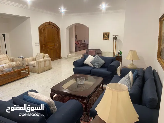 300 m2 3 Bedrooms Apartments for Rent in Amman Khalda
