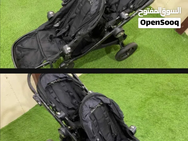 للبيع عربة أطفال للتوئم نظيفه جداً ونوعية ممتازة سهلة الاستخدام