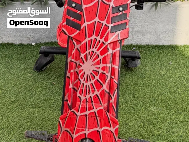 السكوترات الكهربائي مستعمله بتصميم مختلفه