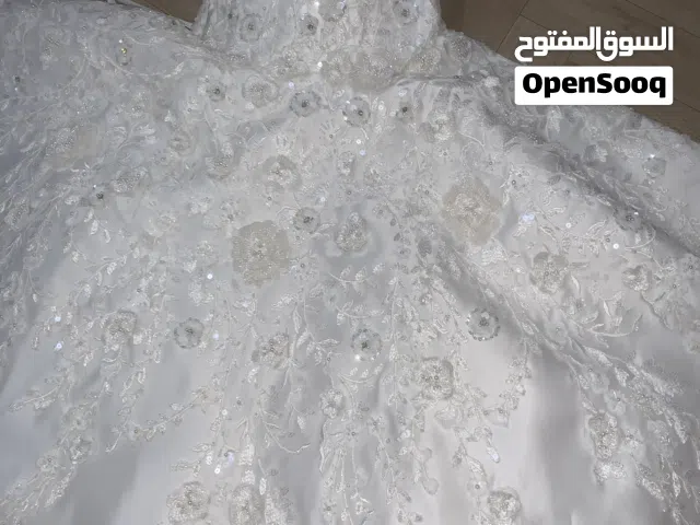فستان زفاف ابيض للبيع