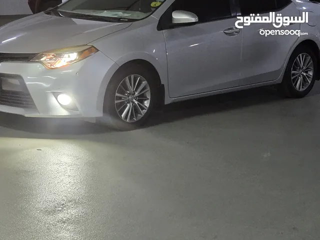 للبيع تويوتا كورولا 2015