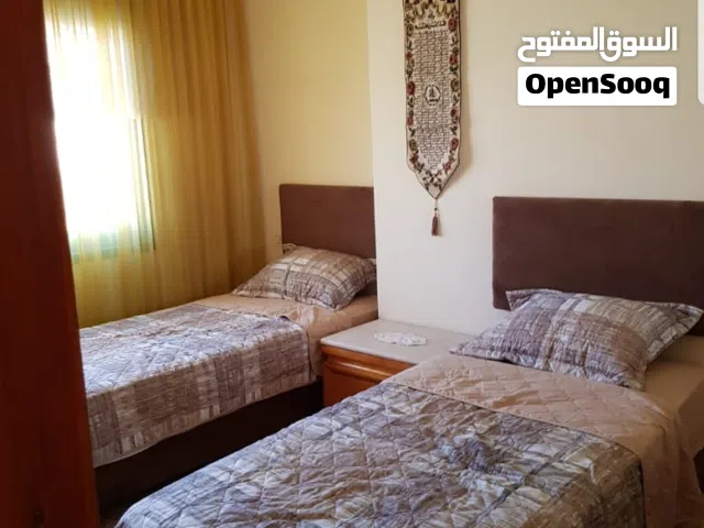 7 أسرّة مفرد + 4 كومودينا + 3 تواليت + 3 مراي تواليت (بحالة ممتازة)