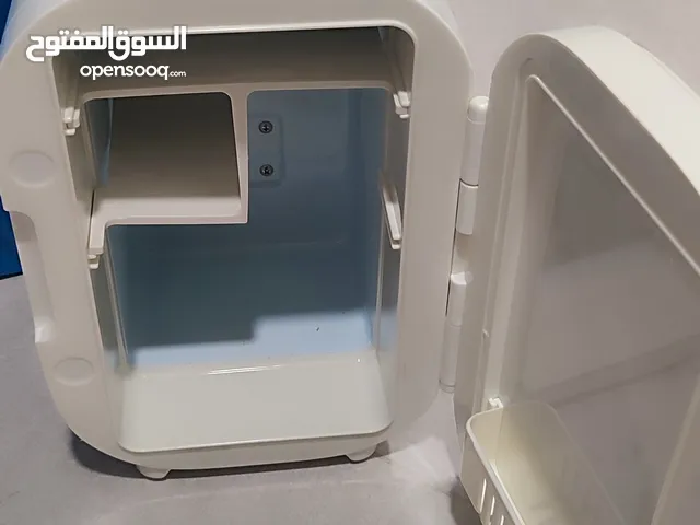 للبيع ثلاجة صغيرة تصلح لاغراض التجميل والادوية for sall small fridge