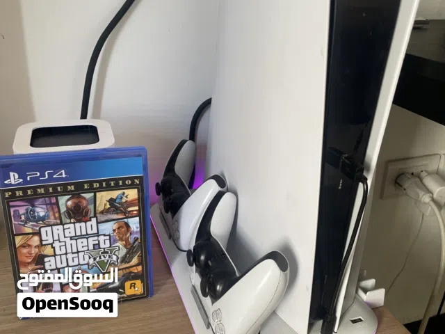 بلايستيشن فايف fat disk edition تأتي مع أيادي 2 و Rgb and cooling ps5 stand وCD GTAV