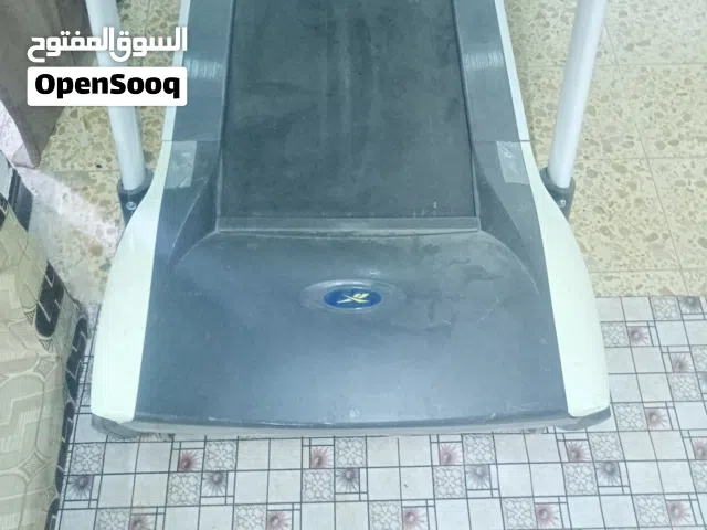جهاز جري ماركة Reebok كبير الحجم