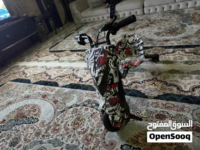 سكوتر للبيع جديد 2023 اخو جديد هو مستعمل قليل جدا وماشي تقريبا 10 كيلو متر بالزايد ومواصفات جديدة