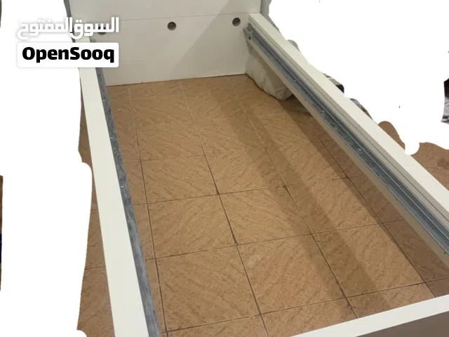سرير من ايكيا