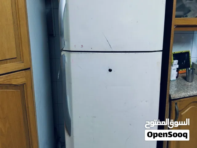 ثلاجة شارب نظيفة