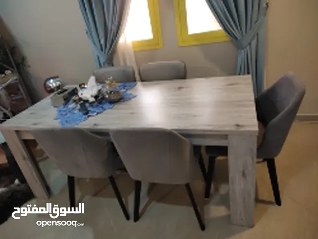 Dining table for 6 people with good condition