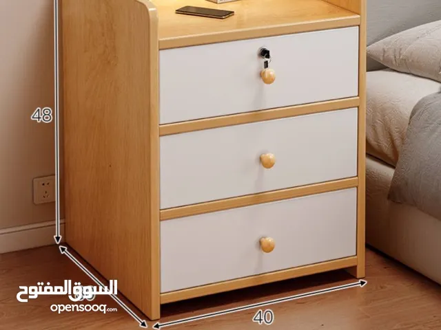 كامودينة خشبي مع قفل