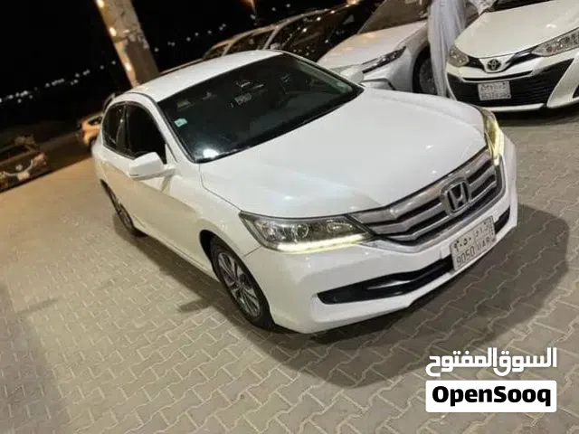 هوندا اكورد فل 6 سلندر الموديل / 2016 العداد / 185الف  اللون الخارجي / بيض  اللون الداخلي / بيج جلد