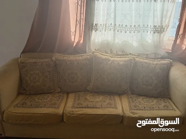 طقم كنب امريكي، ثلاثي وثنائي ومفردتين.