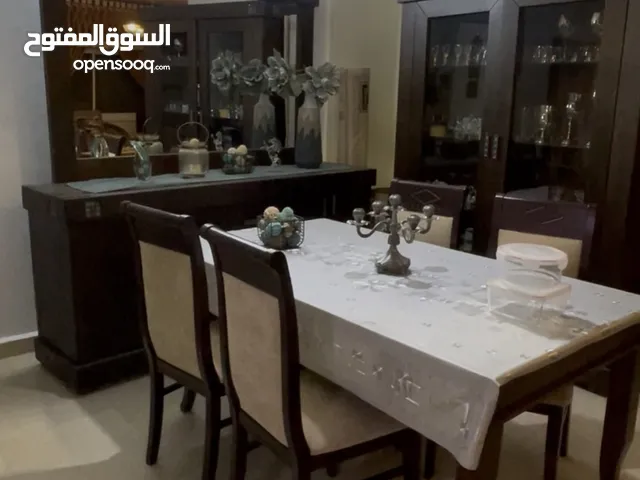 شقة مشطبه مع عفش جديد للبيع