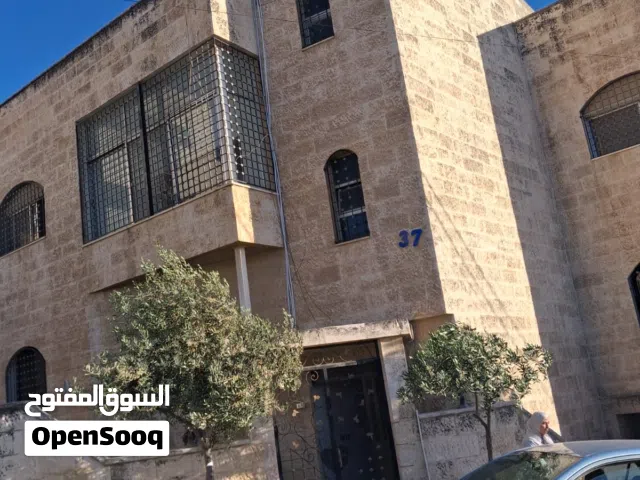 شقة طابقية 225 متر فوق مسجد الهادي للايجار