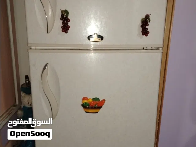 ثلاجة بحاله الوكاله النوع كريازي كلشي تمام فيها وتعو افحصوها بس فيها شويه صدى