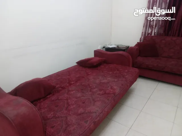 كنب عدد 2 بلون الخمري عملي ونضيف وممتاز يوفر مساحه في الغرفة + صندوق تخزين كبير داخلي يحفظ نضيف