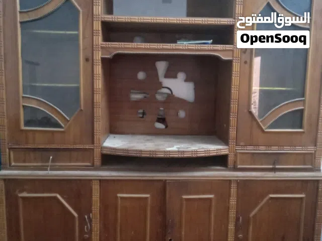 معرض منفصل عرض 3متر فوق وحد وتحت وحد... خشبة نظيف يحتاج صبغ و يدات