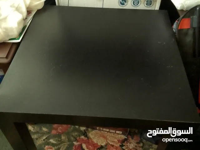 للبيع طاولة ايكيا حجم صغير بدينار واحد