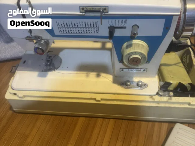 مكينة خياطه نظيفه