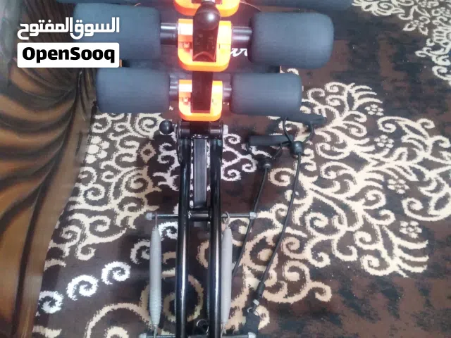 جهاز رياضة للمعدة والارجل واليدين بحالة جيدة جيدا