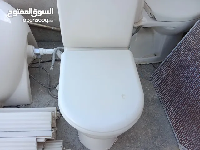 مغسلة مع العامود مقعد فرنجي مع سيفون بحالة ممتازة