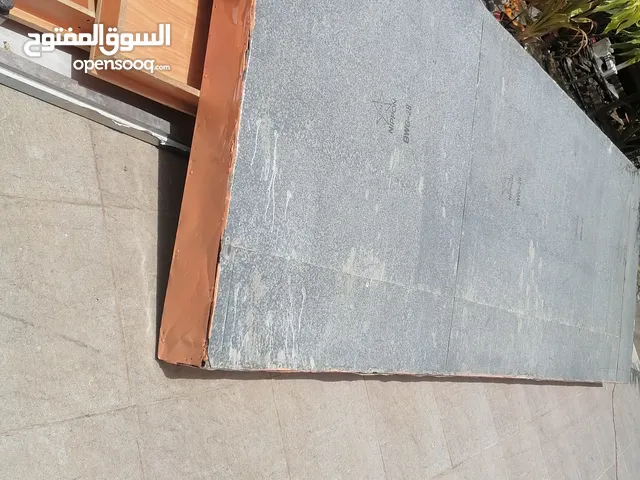 لوحة محل تجاري كبيرة