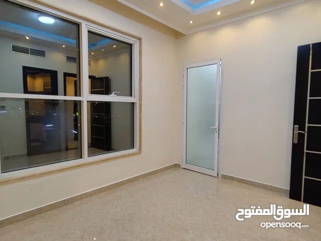 بعجمان للإيجار السنوي بالرضة 3 - شقه غرفتين وحمامين وصالة وتكييف مركزي مع باركن خاص