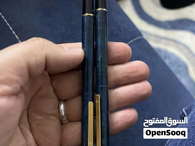 قلمين نوع diplomat  متوجتين بالتاج