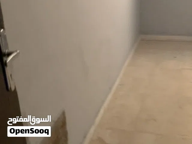 شقه سكنيه 100 م مع منافعهم للبيع