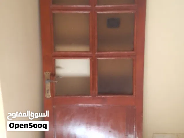 باب خشبي ومعاها روشن انضيف مشاء الله