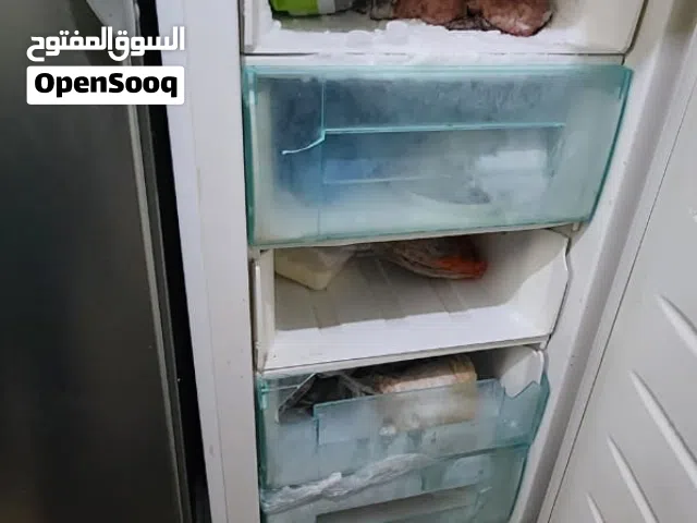 فريزر 6 جوارير سامكس بحالة جيدة جدا مافيها اي مشاكل شغالة بالكامل للبيع