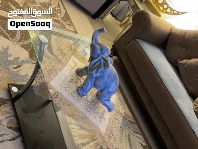 أغراض متفرقة.. سرير بوحدة تخزين .. طاوله صالون زجاجية .. مكتب ايكيا