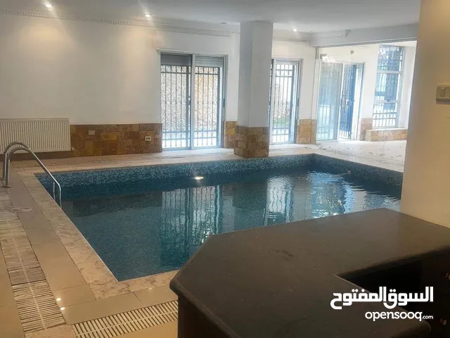 شقة شبه ارضي مع مسبح (بسعر لقطة لقطة)في عبدون