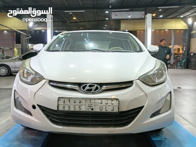 هيونداي النترا 2016 اللون ابيض واحرف اللوحة مميزة