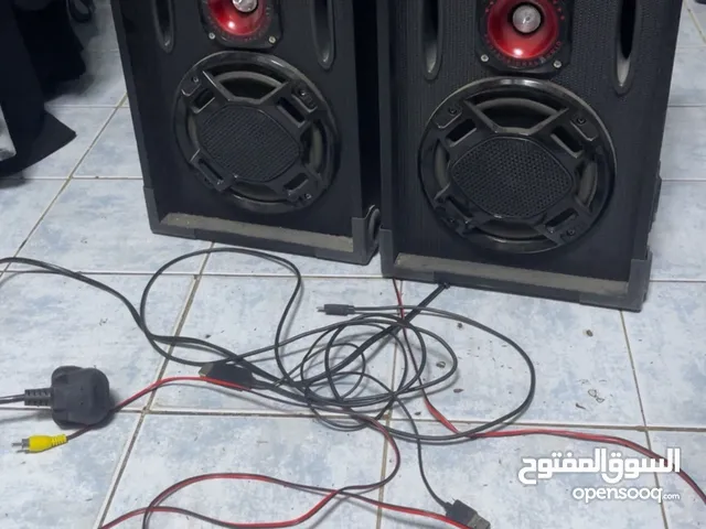 للبيع سماعات dj ثنتين جدد
