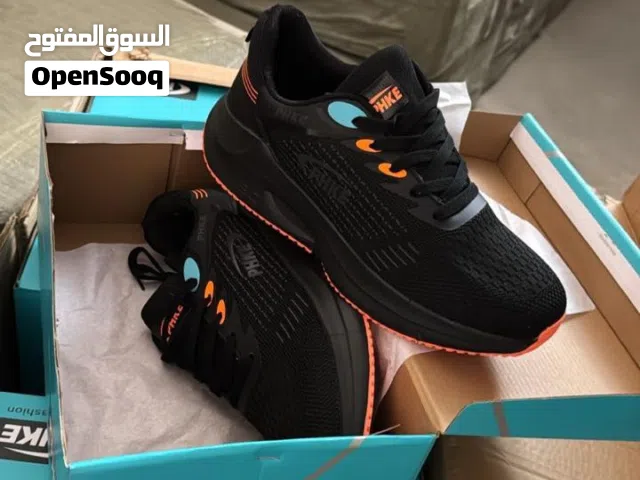 احذية جديدة بالكرتون