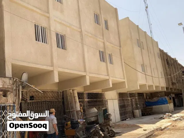 بنايه متكونه من شقق ومحلات للبيع 8 شقق 8 محلات