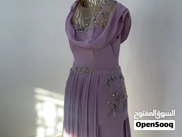 فستان لون بنفسجي فاتح