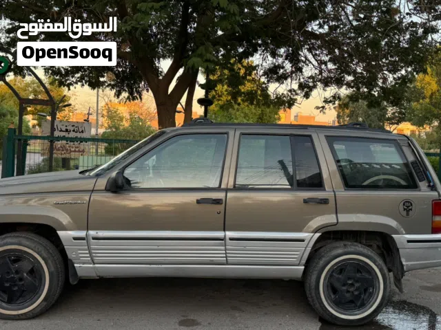 Jeep 1995 للبيع كير مكينة خير من الله سيارة حلو و نصبتها تخبل مصروف عليها مال جني تبيريد ثلاجة تاير