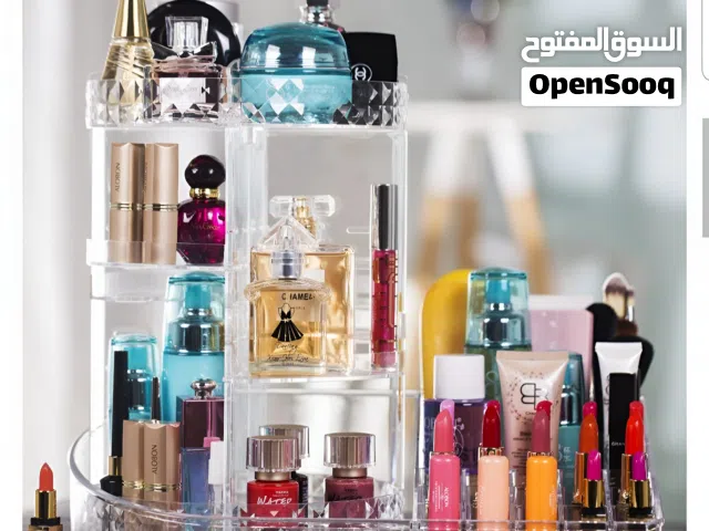 هل تتخيل أن قطعة واحدة فقط ترتّب فوضى مستحضراتك وتحوّلها لركن عرض فاخر؟