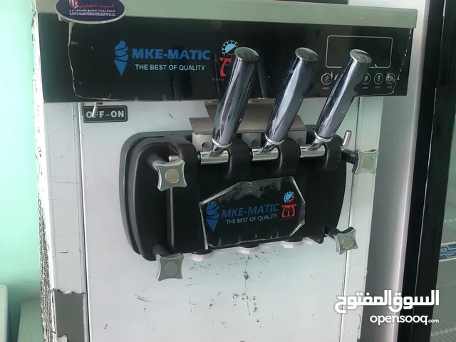 ماكينة ايسكريم 2 كومبريس ايطالي شبه جديدة
