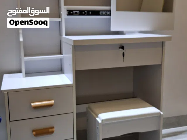 ميز تواليت ، منصوب مستخدم ليوم واحد فقط 1