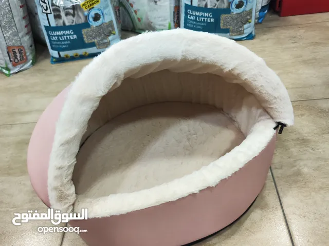 بيت قطط 2 في 1: بيت قطط صيفي وشتوي عصري! سهل التحكم فيه، يتحول ليناسب الجو. مصنوع من جلد قوي