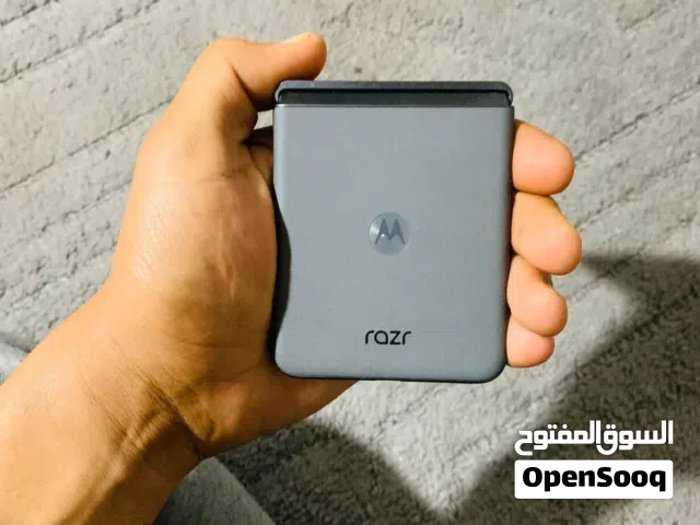 Motorola Razr 50 ذاكره 256  رام مدمج 12+12