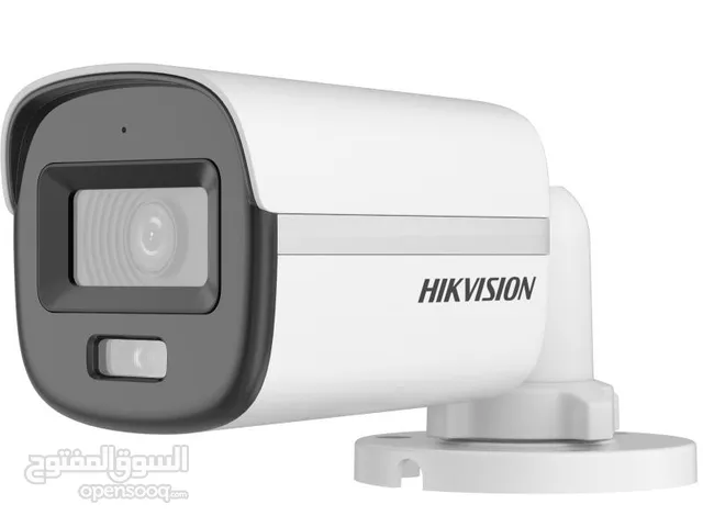 كاميرا مراقبة خارجية ملونة ليلي نهاري 2MP منColorVu Hikvision – رؤية ملوّنة ليلية على مدار الساعة!