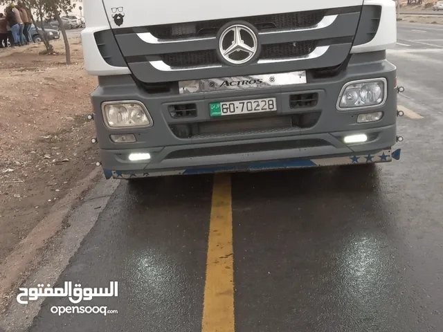 Tractor Unit Mercedes Benz 2013 in Zarqa