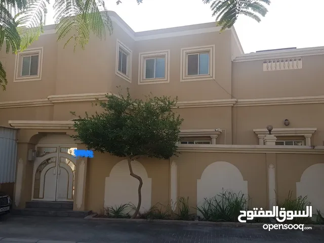 400m2 5 Bedrooms Townhouse for Sale in Muharraq Muharraq City