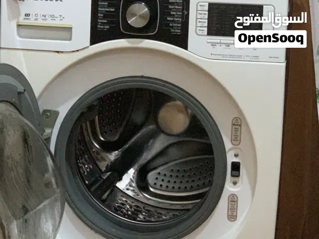 ثلاجه  طولها 170 نضيفه شغاله  سبب البيع  سفر  بعد اسبوع غساله زينه يشهدالله نضيفه مافيها اي عطل سعر