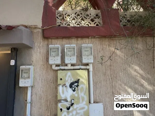 شقة للايجار في فيلات كشلاف الدور الثاني بعد الأرضي ثلاث غرف وحمام ومطبخ وصاله مدخل خاص