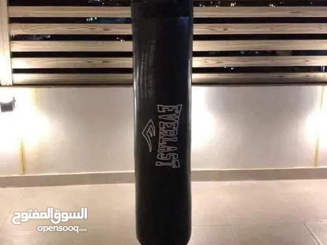 كيس ملاكمة + قفازات جديد جدا